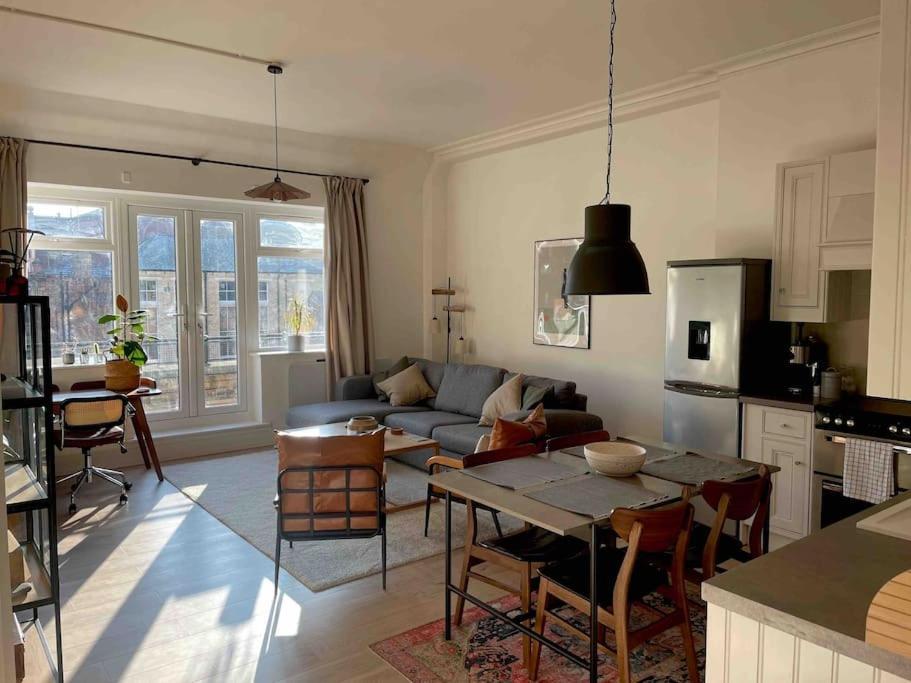 Stylish City-Centre Apartment With Balcony Liverpool Dış mekan fotoğraf