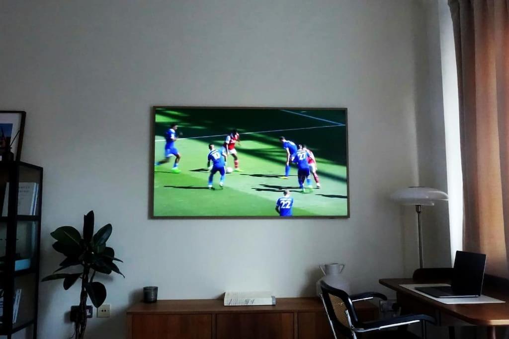 Stylish City-Centre Apartment With Balcony Liverpool Dış mekan fotoğraf