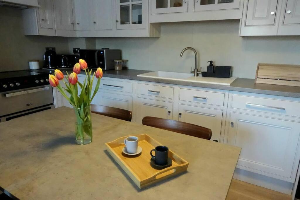 Stylish City-Centre Apartment With Balcony Liverpool Dış mekan fotoğraf