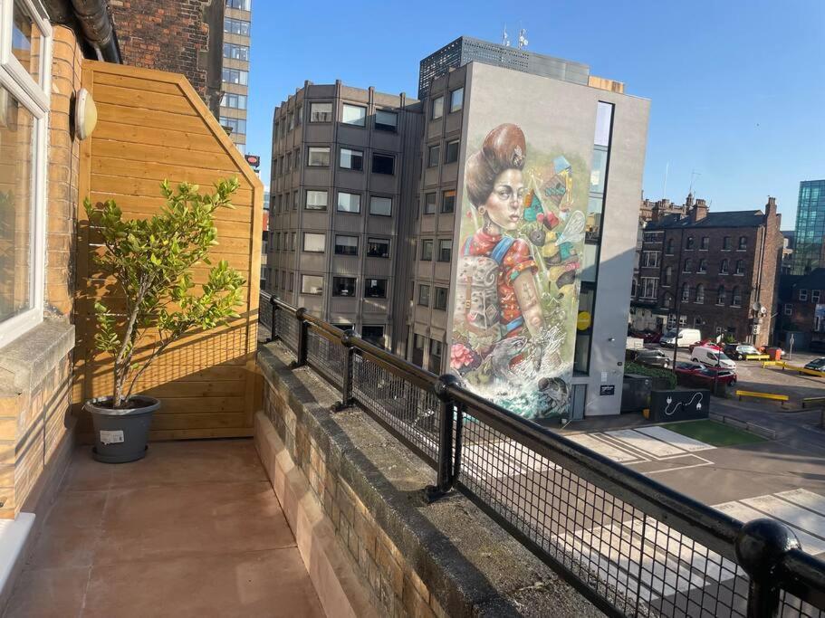 Stylish City-Centre Apartment With Balcony Liverpool Dış mekan fotoğraf